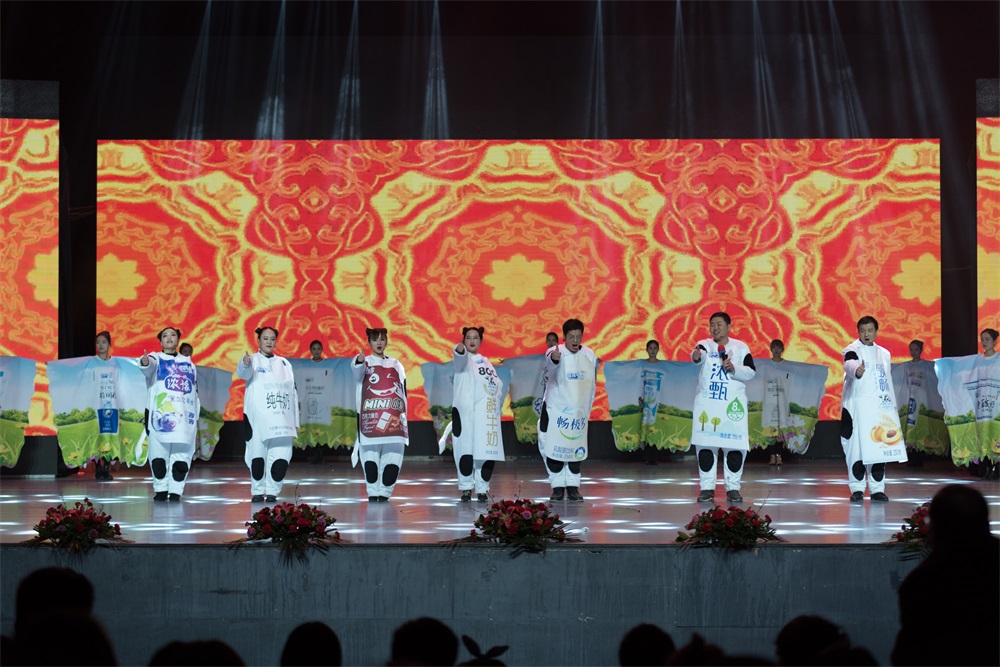 “不忘初心、聚力前行” 荣耀网页版_荣耀（中国）集团2018迎新春联欢会隆重举行