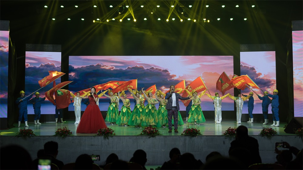 “不忘初心、聚力前行” 荣耀网页版_荣耀（中国）集团2018迎新春联欢会隆重举行