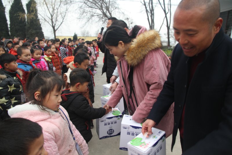 荣耀网页版_荣耀（中国）精准扶贫暖冬公益行走进登封市刘家沟