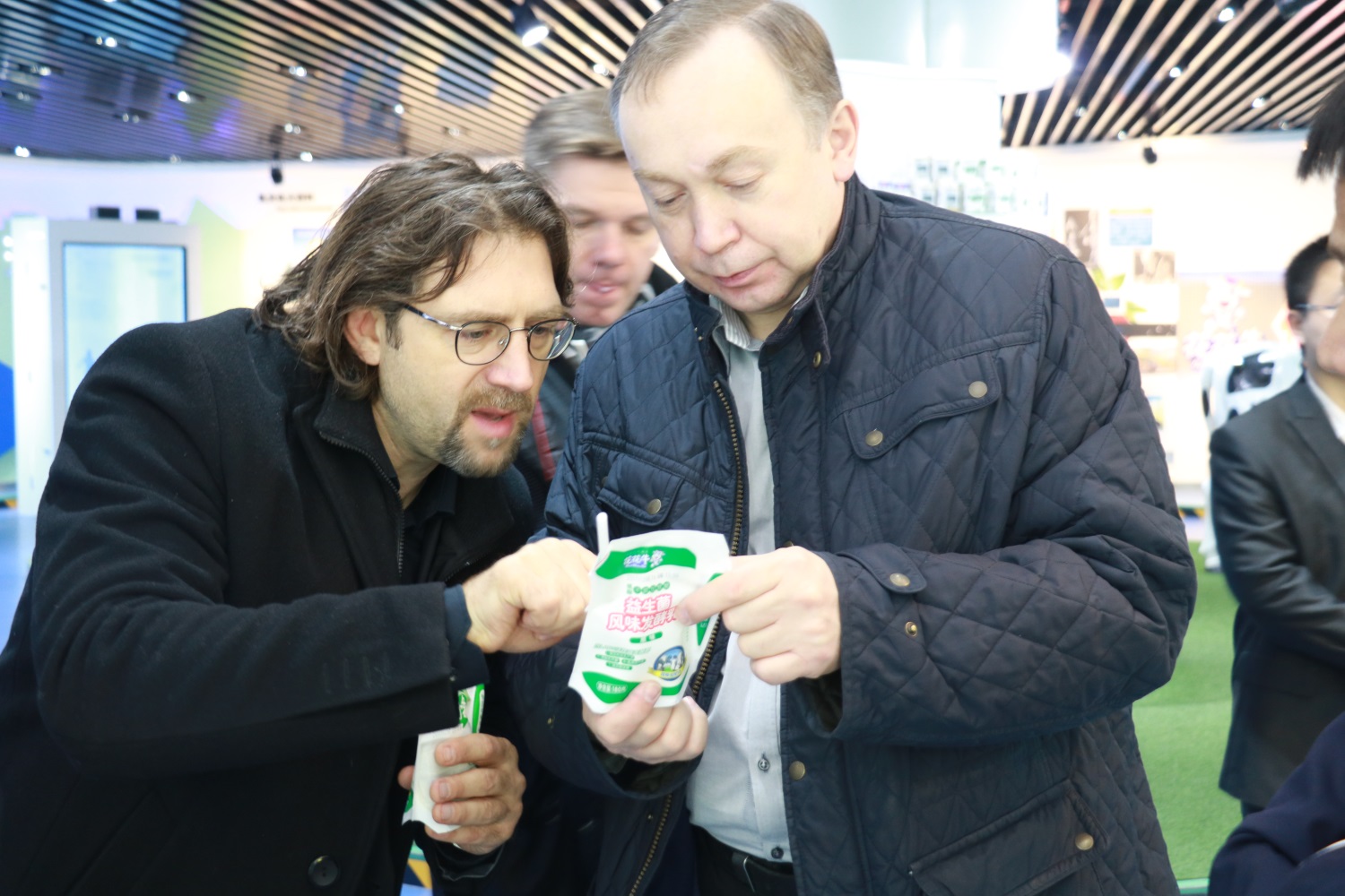 波兰BZK集团参观访问荣耀网页版_荣耀（中国）