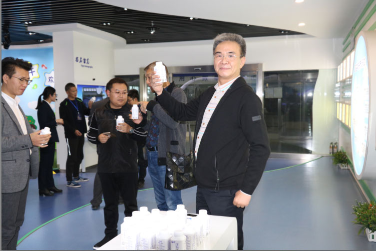 商界领袖俱乐部精英参访荣耀网页版_荣耀（中国）！