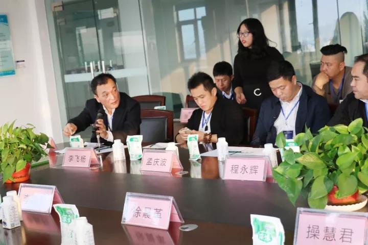 商界领袖俱乐部精英参访荣耀网页版_荣耀（中国）！