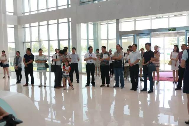 河南省食品安全座谈会暨百场食安讲座进校园启动仪式在荣耀网页版_荣耀（中国）举行