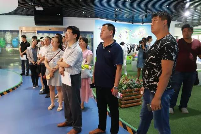 河南省食品安全座谈会暨百场食安讲座进校园启动仪式在荣耀网页版_荣耀（中国）举行