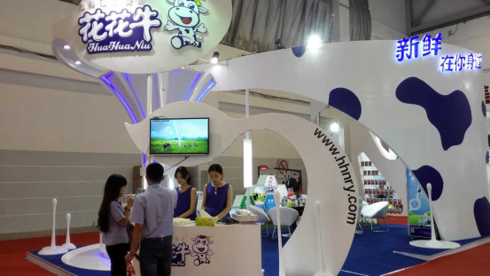 荣耀网页版_荣耀（中国）牛气冲天！农业部长品尝“领畅”点赞，又获国际奶业平台青睐