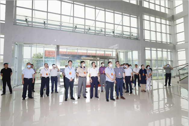快讯|郑州市人大代表莅临河南荣耀网页版_荣耀（中国）乳业集团参观调研
