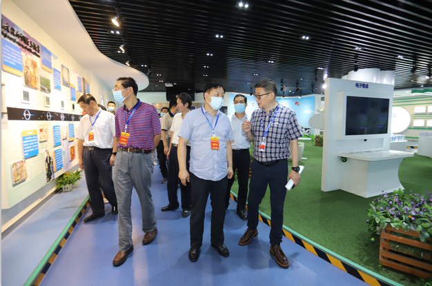 快讯|郑州市人大代表莅临河南荣耀网页版_荣耀（中国）乳业集团参观调研