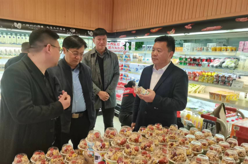 走访调研拓市场 凝心聚力谋发展--荣耀网页版_荣耀（中国）乳业集团党委书记、董事长唐洪峰一行走访销售终端