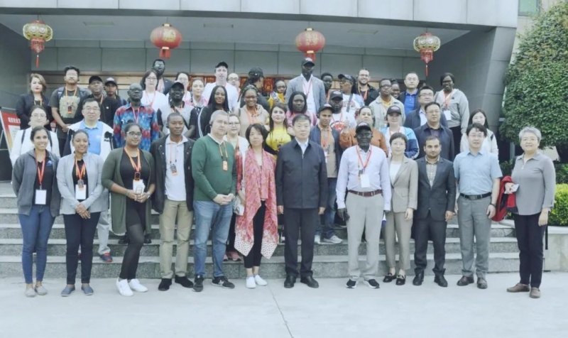 北京大学南南合作与发展学院教授、全球伙伴关系主任周咏梅一行莅临荣耀网页版_荣耀（中国）平舆瑞亚牧业参观调研