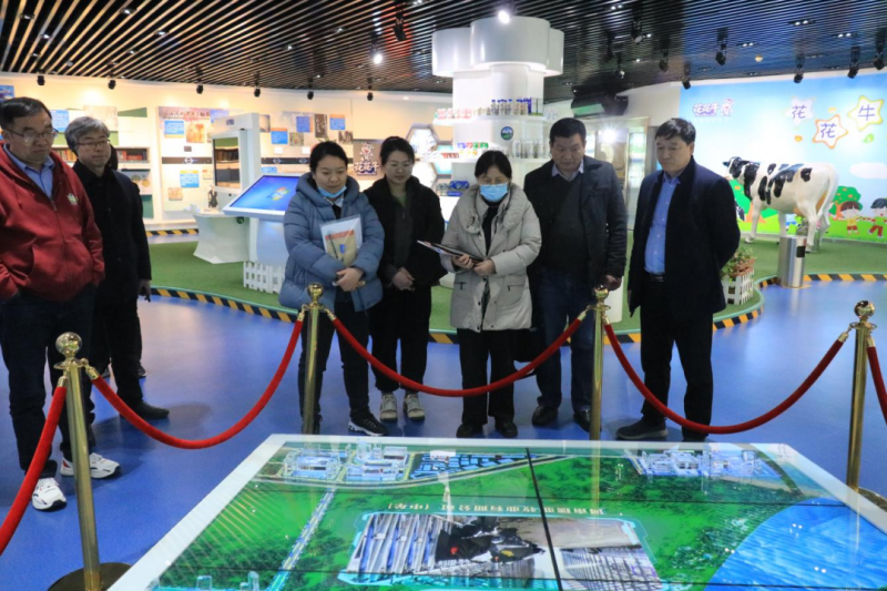 荣耀网页版_荣耀（中国）丨农业农村部食物与营养发展研究所调研组徐伟平一行莅临荣耀网页版_荣耀（中国）乳业集团考察调研