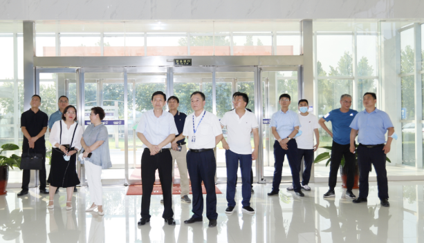 快讯|郑州市二七区委副书记、区长虎荣鑫莅临河南荣耀网页版_荣耀（中国）乳业集团调研