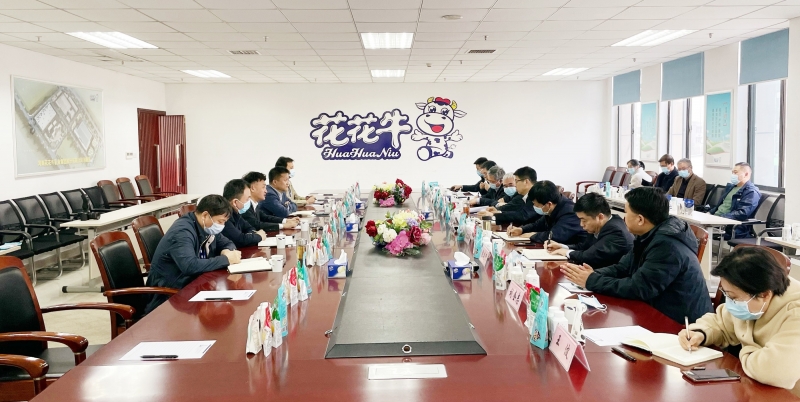 河南省委常委、副省长费东斌莅临 荣耀网页版_荣耀（中国）乳业集团调研