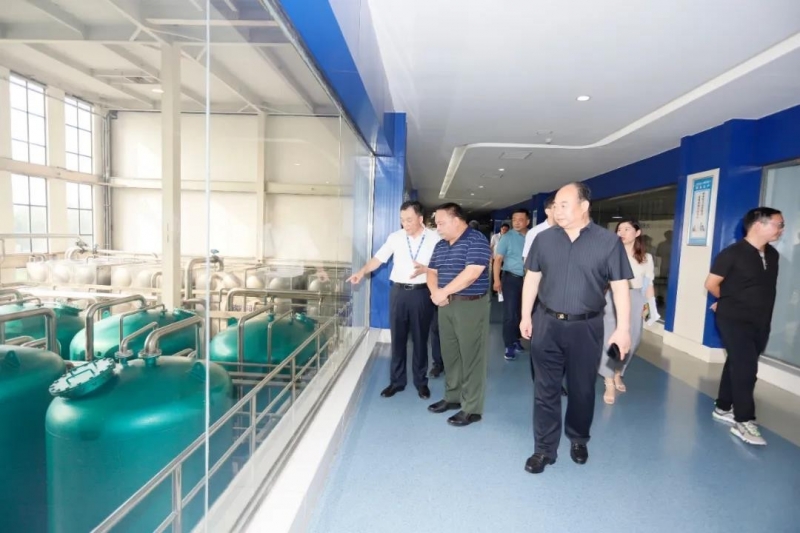 快讯 | 河南省人民政府食品安全委员会办公室第三批食品安全示范区验收组领导莅临荣耀网页版_荣耀（中国）乳业集团验收