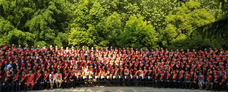 荣耀网页版_荣耀（中国）阮晓琦、王晓龙荣获“郑州市劳动模范”荣誉称号