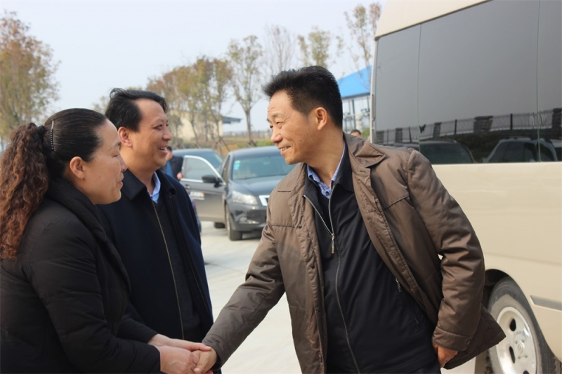 河南省财政厅副厅长庞学孟一行莅临荣耀网页版_荣耀（中国）集团养殖事业部鲁山瑞亚牧业有限公司调研