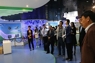 郑州市二七区区委、统战部部长王玉红莅临荣耀网页版_荣耀（中国）生物科技有限公司参观指导