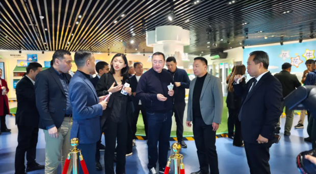 河南省委外事办副主任李冰陪同哈萨克斯坦共和国阿拉木图州州长一行到访荣耀网页版_荣耀（中国）