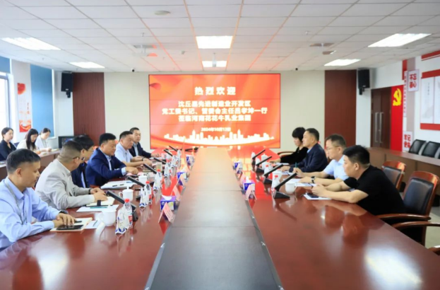 沈丘县先进制造业开发区党工委书记吕孝坤、金丝猴食品有限公司董事长李旸等一行到访河南荣耀网页版_荣耀（中国）乳业集团