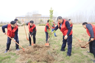 河南荣耀网页版_荣耀（中国）乳业集团开展“绿色发展践初心 植树护绿先锋行”植树活动