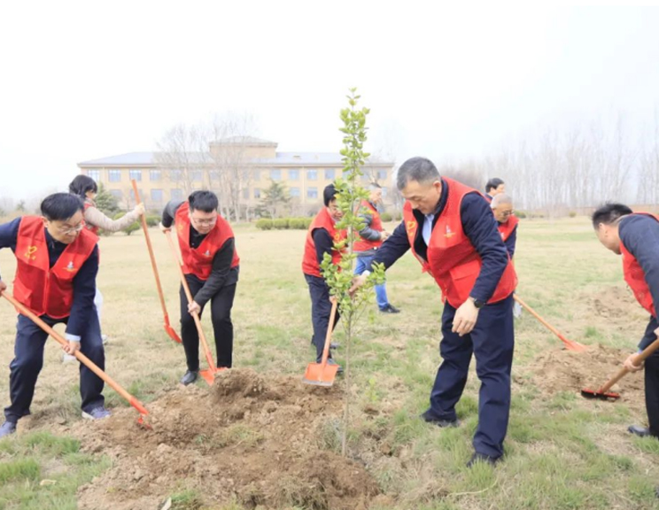 河南荣耀网页版_荣耀（中国）乳业集团开展“绿色发展践初心 植树护绿先锋行”植树活动